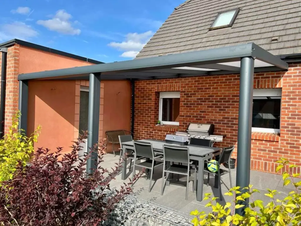 Pergola sur maison