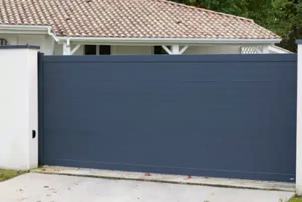 portail coulissant gris anthracite