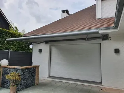 porte de garage enroulable blanche