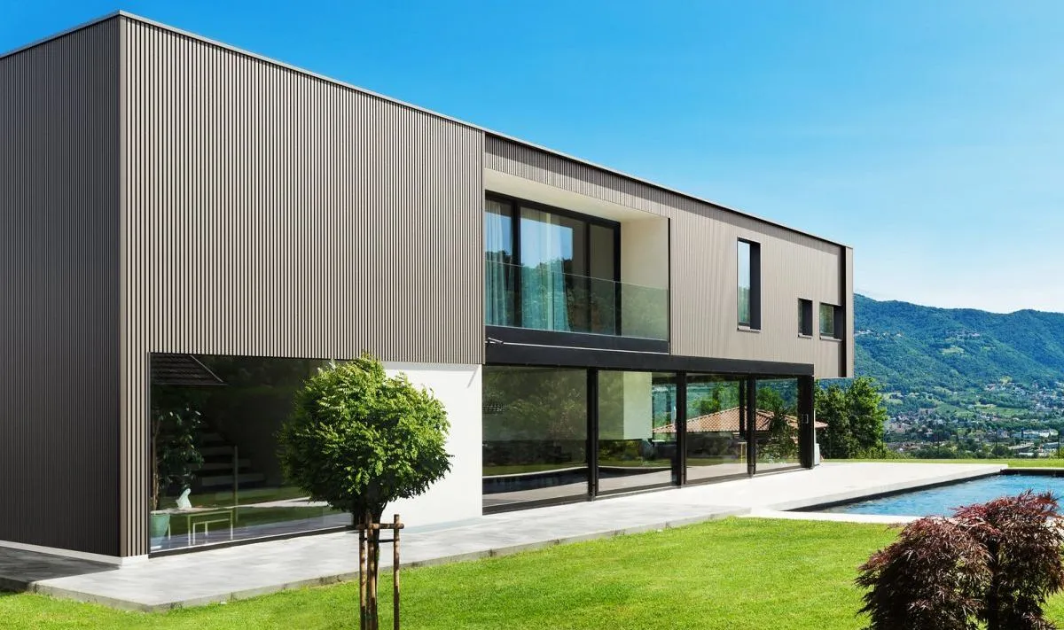 Bardage en résine : un revêtement moderne, durable et performant